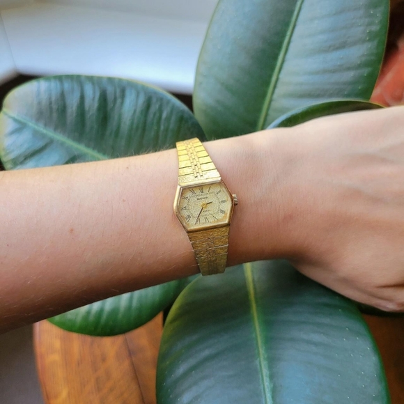 Vintage Dainty Gold Sekonda Watch - Picture 3 of 8
